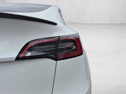 Used 2023 Tesla Model Y Performance AWD/4WD image 15