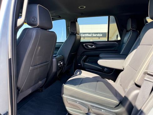 Used 2024 GMC Yukon SLT w/ SLT Luxury Package RWD image 10