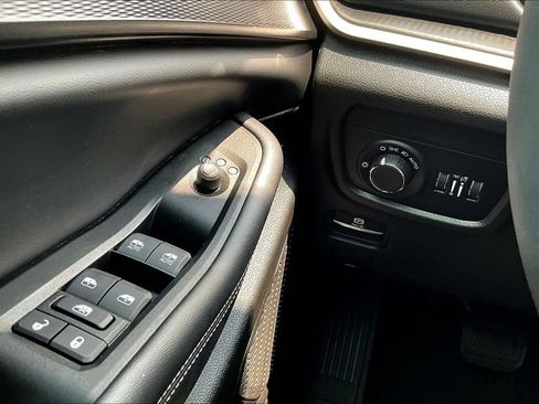 Used 2024 Jeep Grand Cherokee L Altitude AWD/4WD image 38