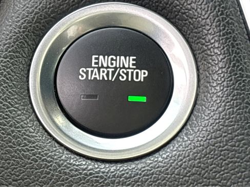 Used 2023 Chevrolet Traverse LT image 7