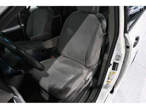 Used 2015 Toyota Sienna L image 14
