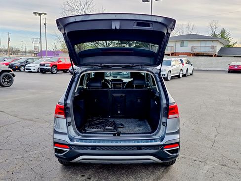 Used 2024 Volkswagen Taos SE w/ Panoramic Sunroof Package AWD/4WD image 38