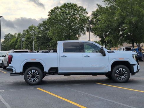 New 2026 GMC Sierra 3500 Denali Ultimate AWD/4WD image 7