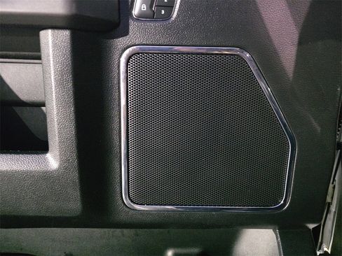 Used 2015 Ford F150 Platinum w/ Equipment Group 701A Luxury image 27