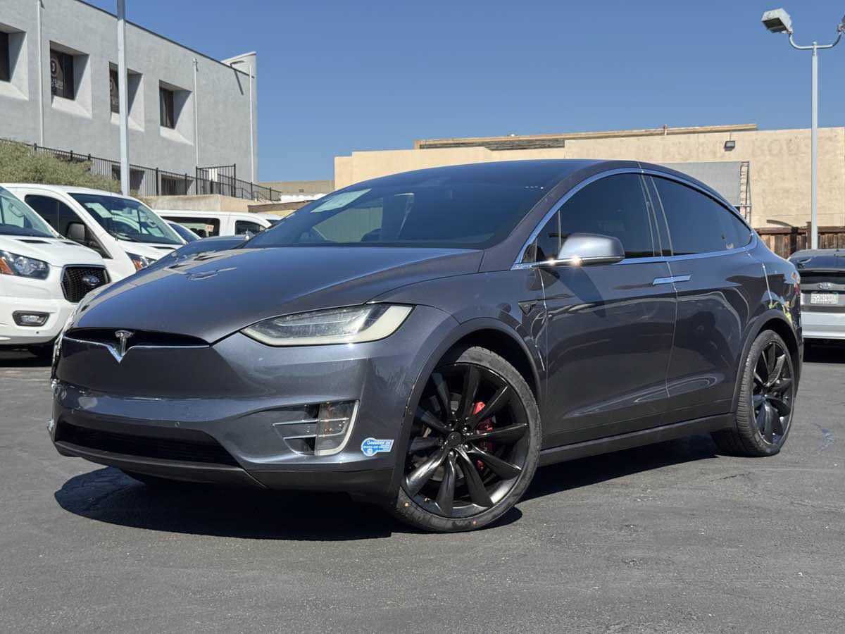 Used 2018 Tesla Model X AWD/4WD image 2
