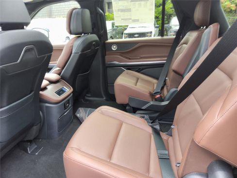 New 2026 Lincoln Navigator L Reserve AWD/4WD image 21
