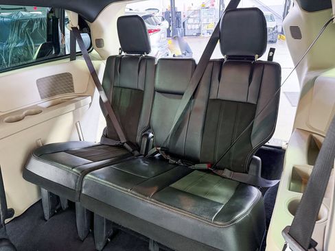 Used 2019 Dodge Grand Caravan SXT FWD image 30