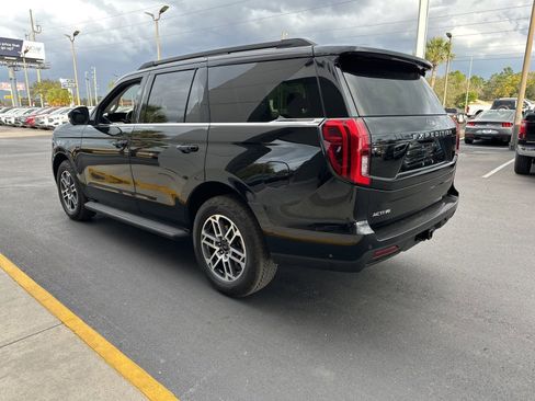 Certified 2025 Ford Expedition Active image 6