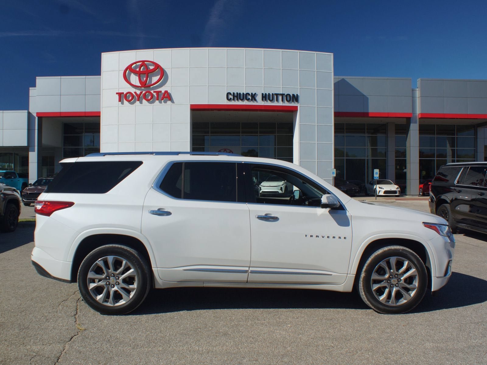 Used 2020 Chevrolet Traverse Premier FWD image 1