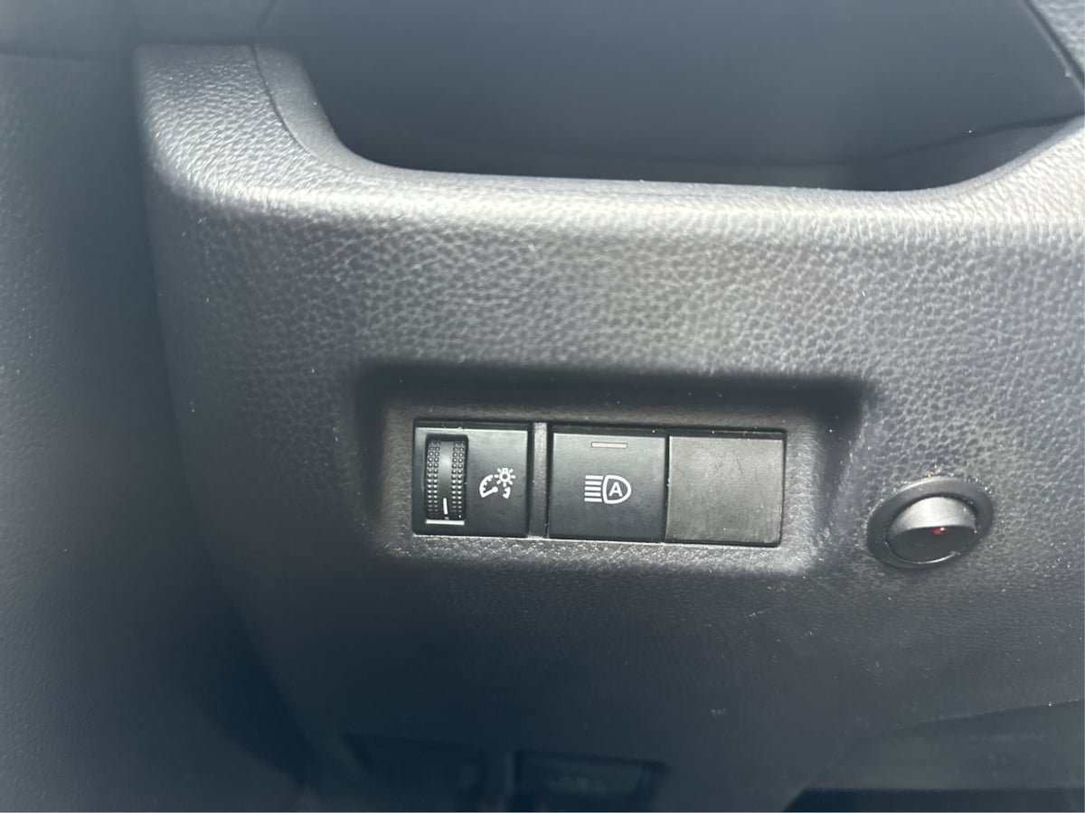 Used 2021 Toyota RAV4 LE AWD/4WD image 20