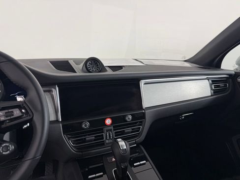 Certified 2026 Porsche Macan AWD/4WD image 23
