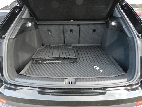 Used 2024 Audi Q4 e-tron Premium Plus w/ Premium Plus image 18