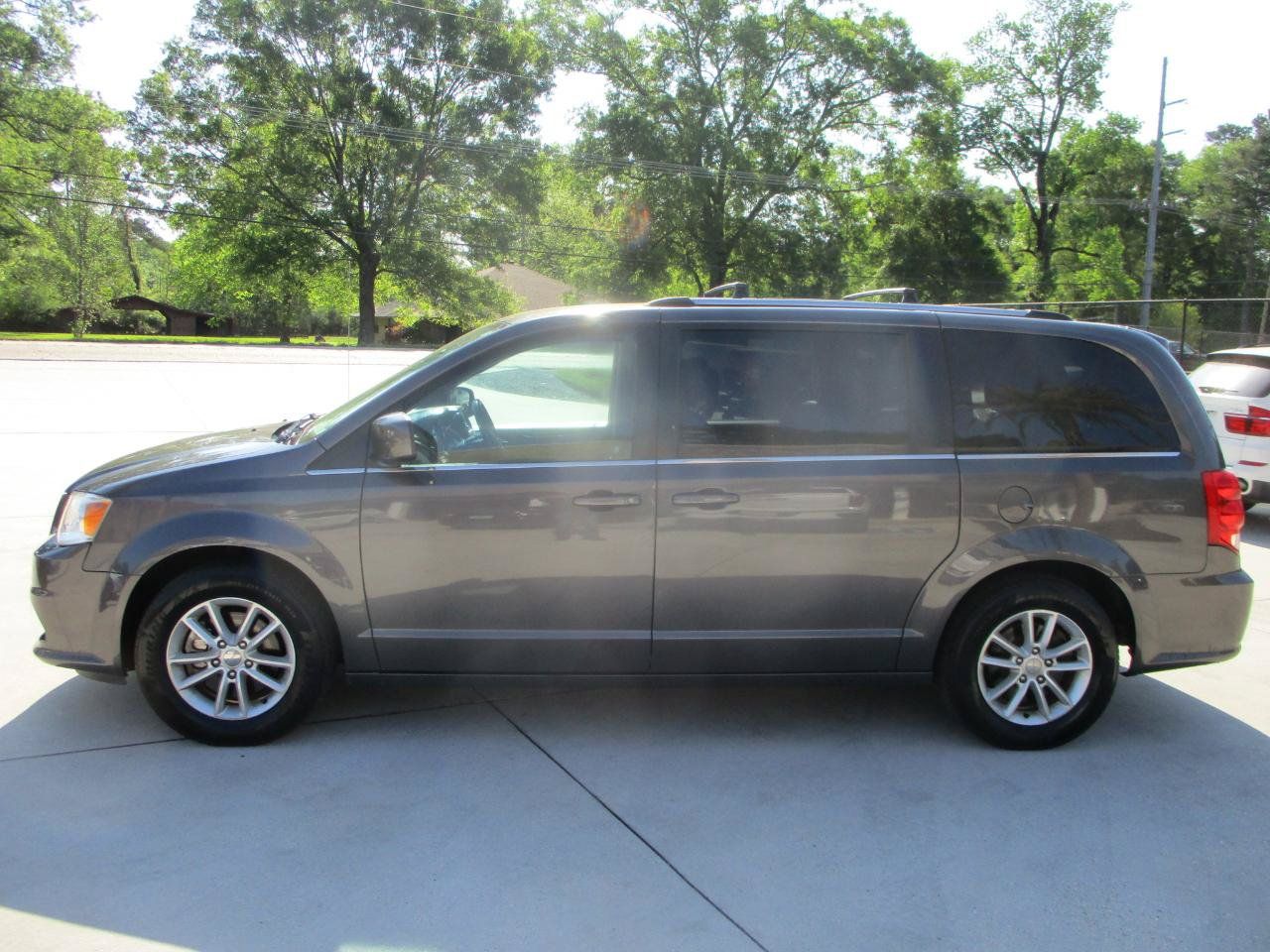 Used 2020 Dodge Grand Caravan SXT FWD image 8