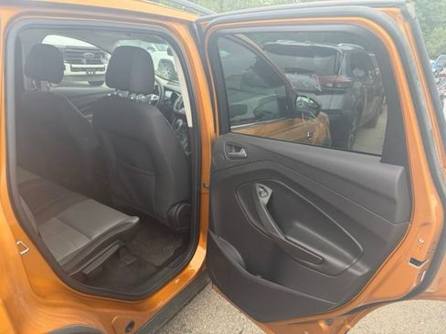 Used 2016 Ford Escape SE w/ Equipment Group 201A AWD/4WD image 8