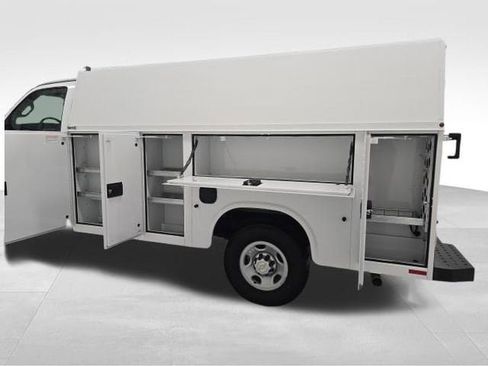 New 2026 Chevrolet Express 3500 w/ Power Convenience Package image 19