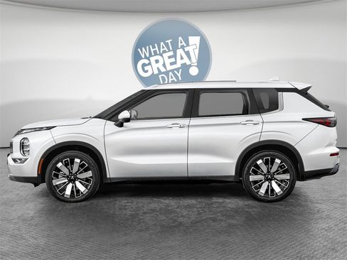 New 2025 Mitsubishi Outlander SE image 3