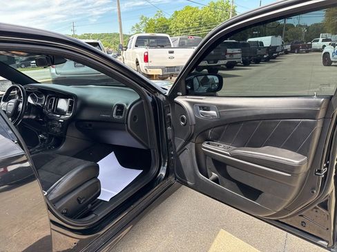Used 2019 Dodge Charger Scat Pack w/ Plus Group RWD image 43