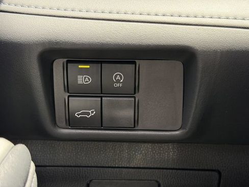Certified 2024 Toyota Highlander XLE FWD image 22