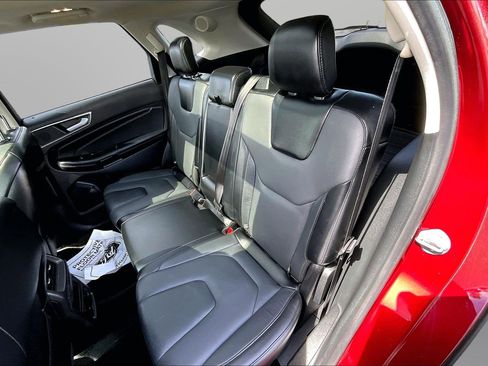 Used 2018 Ford Edge Titanium w/ Equipment Group 301A FWD image 18