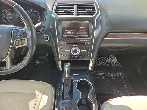 Used 2016 Ford Explorer Platinum AWD/4WD image 27