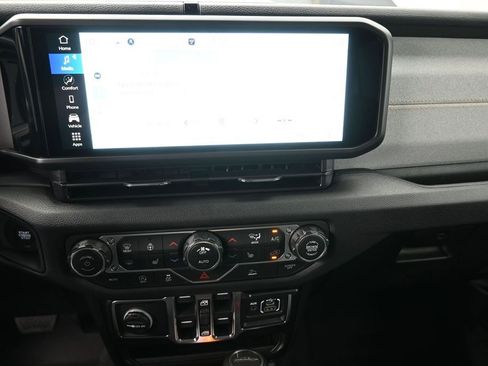 New 2026 Jeep Gladiator Sport AWD/4WD image 3