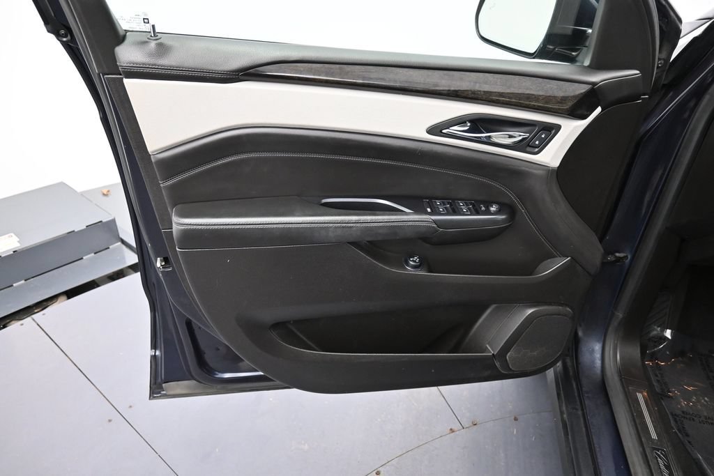 Used 2016 Cadillac SRX Luxury AWD/4WD image 9