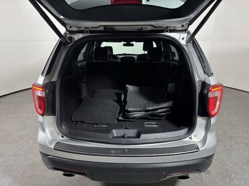 Used 2018 Ford Explorer XLT w/ Equipment Group 202A image 32