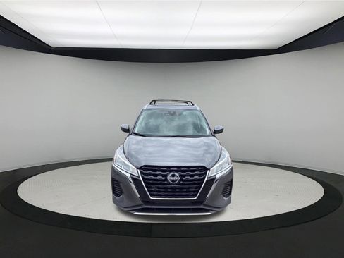 Used 2024 Nissan Kicks SV w/ Interior Electronics Package FWD image 3