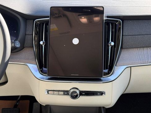 New 2026 Volvo XC90 T8 Ultra w/ Protection Package Premier image 8