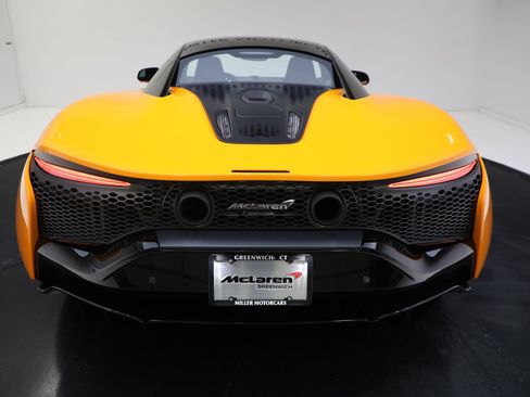 Used 2024 McLaren Artura RWD image 40