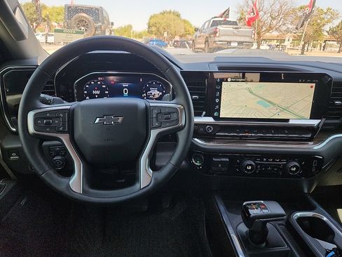 Used 2024 Chevrolet Silverado 1500 LT Trail Boss w/ Convenience Package II AWD/4WD image 8