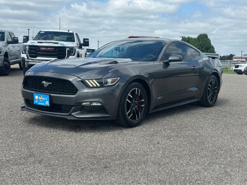Used 2017 Ford Mustang Coupe RWD image 30