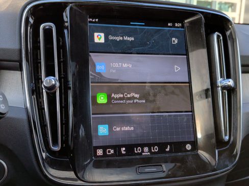 Used 2025 Volvo XC40 B5 Core image 24