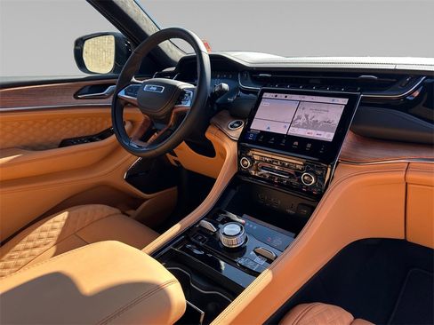 New 2025 Jeep Grand Cherokee Summit image 19