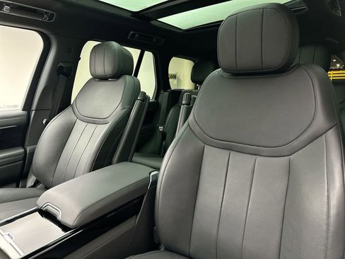 Certified 2025 Land Rover Range Rover SE image 22