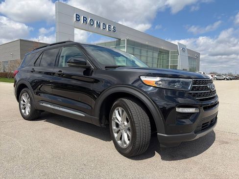 Used 2024 Ford Explorer XLT w/ Equipment Group 202A image 1