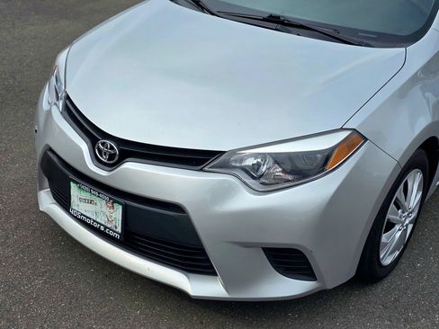 Used 2014 Toyota Corolla LE FWD image 2