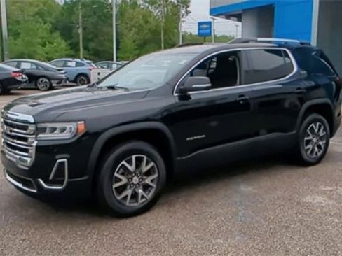 Certified 2023 GMC Acadia SLE w/ Driver Convenience Package image 4