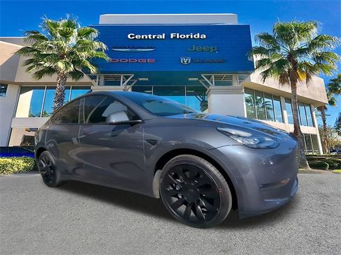 Used 2022 Tesla Model Y Long Range image 2