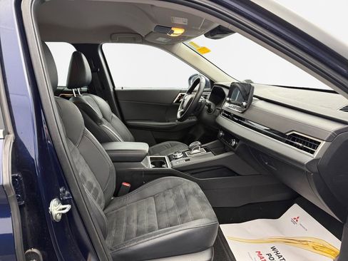 Used 2022 Mitsubishi Outlander SE image 25