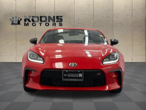 Used 2025 Toyota GR86 RWD image 3
