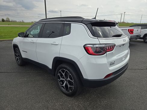 Used 2025 Jeep Compass Limited image 3