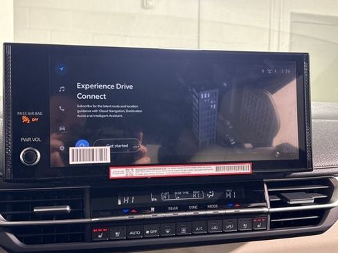 New 2025 Toyota Sienna Platinum image 30