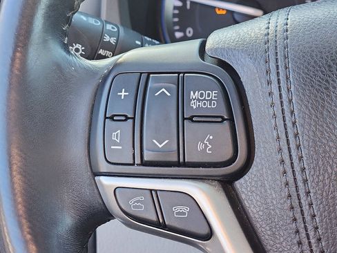 Used 2015 Toyota Highlander XLE image 21