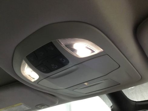 Used 2023 Chrysler Pacifica Touring-L image 33