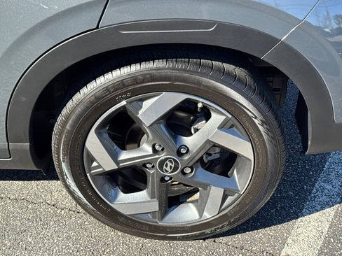 Certified 2024 Hyundai Venue SEL image 19