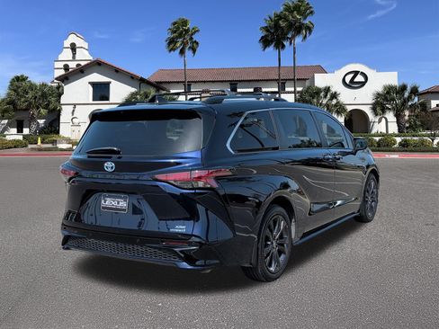 Used 2024 Toyota Sienna XSE FWD image 2