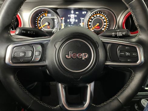Used 2018 Jeep Wrangler Unlimited Sahara image 12