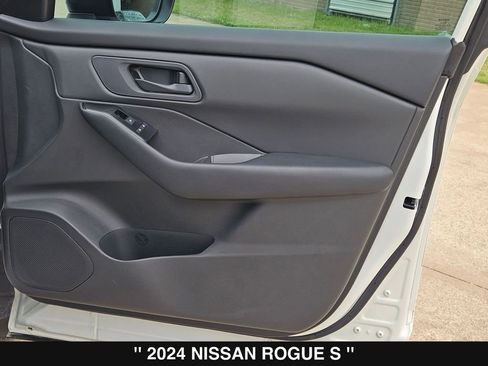Used 2024 Nissan Rogue S FWD image 28