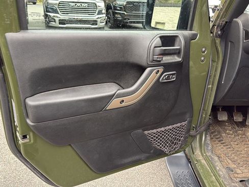 Used 2016 Jeep Wrangler Unlimited Sahara image 8